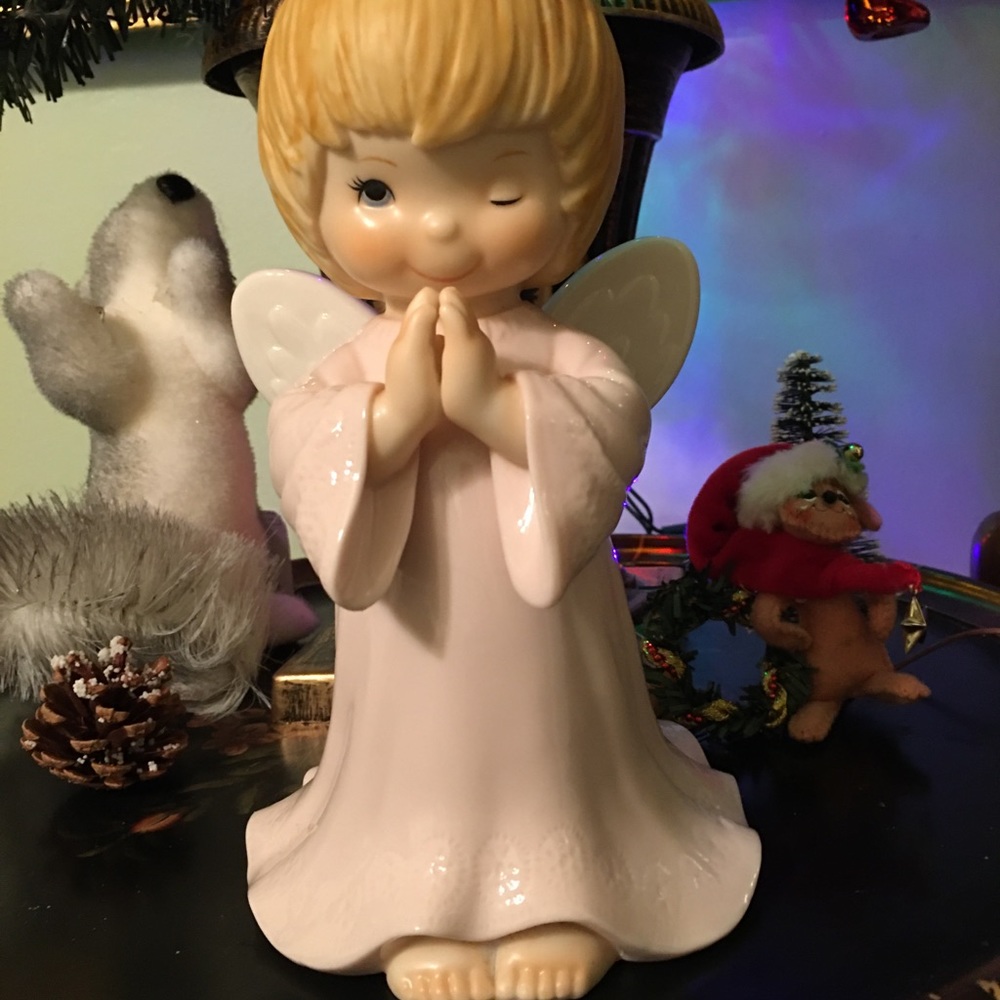 Winking angel - Picture 2 of 7